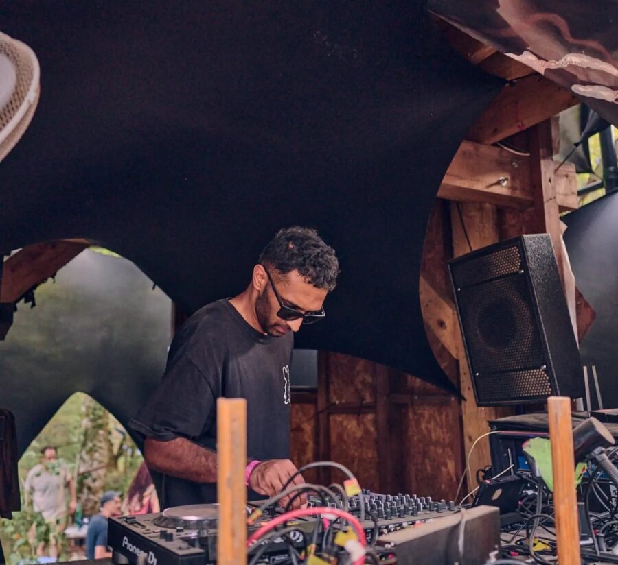 Braek performing