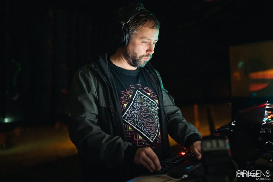 Khaos Sektor performing