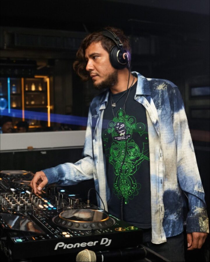 Yoshua EM performing